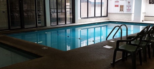 Walk to Downtown! Indoor/Outdoor Pool! Free Parking! See the Fall Colors! in Gatlinburg