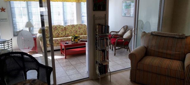 Spectacular Beach House with community pool. Minutes to beaches in Lewes