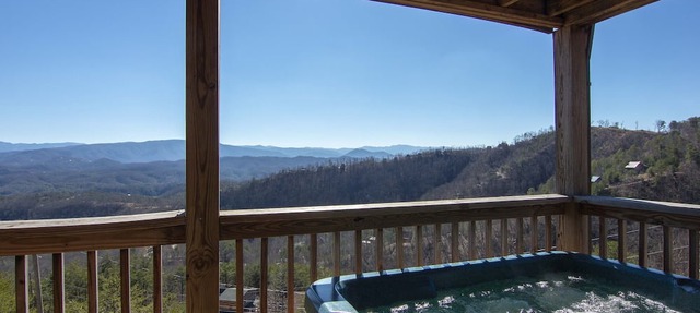 Unobstructed View, Central Location , Honeymoon Retreat, Fire-pit, Hot Tub ⛰️ in Sevierville