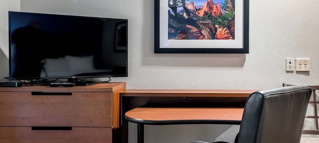 Convenient Pet-Friendly Stay l 4 Budget-friendly Rooms w/Kitchenette in Altoona