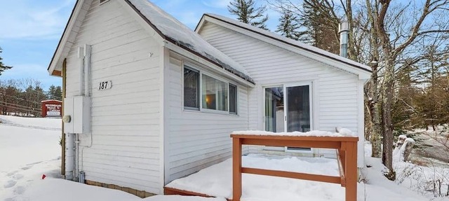 Family-Friendly Cabin w/Shared Pool, WiFi, & Kitchenette - Close to Attractions in Lincoln