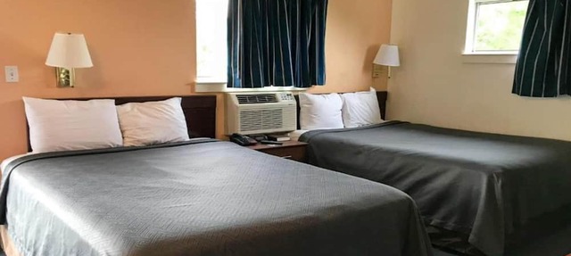 2 Twin Beds|Non-Smoking in Fayetteville