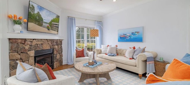 New! Family time. Hot Tub, Pool Table, Firepit, Dock, Kayaks. Screened Porch in Bracey