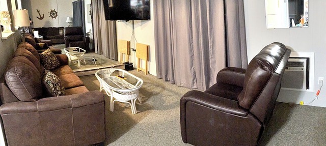 Clean, Comfortable 2 bedroom condo on bayside. Pool, Wifi in Ocean City