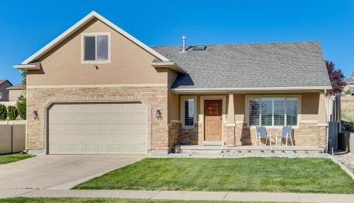 Patio & Mtn Views! Group Getaway in South Jordan in South Jordan