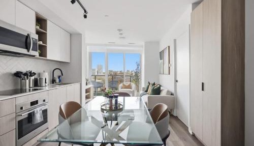 Chic 2BR Urban High-Rise Scenic City Views in Toronto