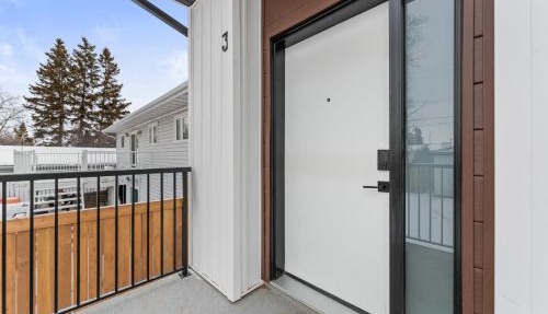 Glenwood 3-Bedroom Townhouse, Free Parking, 7 Min to West Edmonton Mall in Edmonton