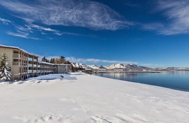 Stunning Beach Getaway! On-site Pool and Beach BBQ’s, Near Heavenly Ski Resort! in South Lake Tahoe